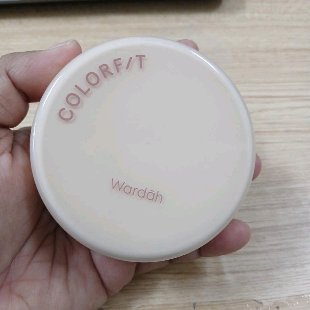 Colorfit Perfect Glow Cushion - 32N Neutral Beige imgfdn-916c3236-0c1e-4a9d-a107-83210de108f8