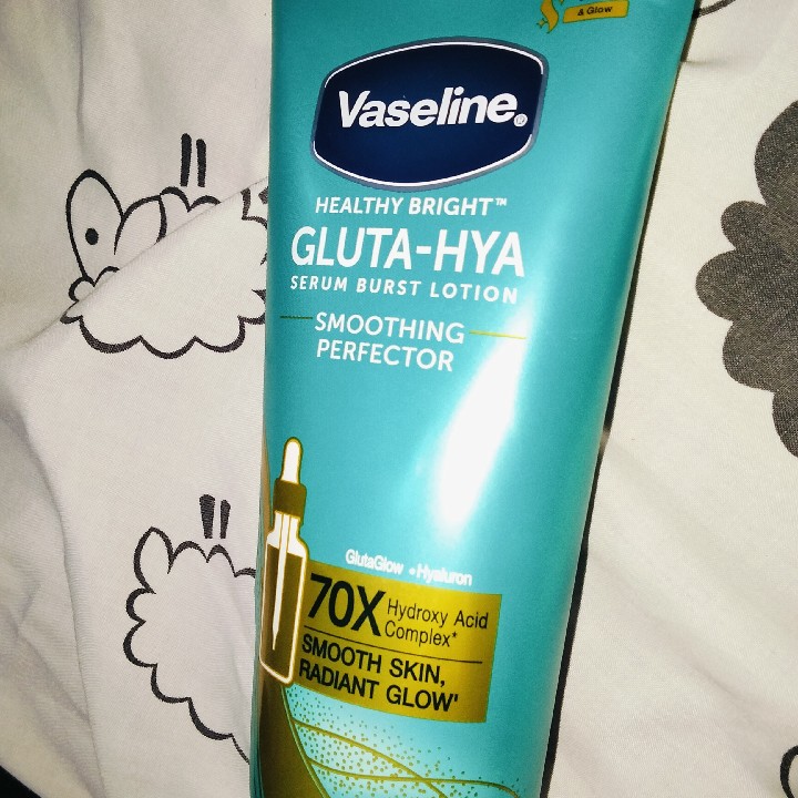 Healthy Bright Gluta-Hya Serum Burst Lotion - Smoothing Perfector imgfdn-d7c8fb1b-958e-4c0c-8632-9513f0951789
