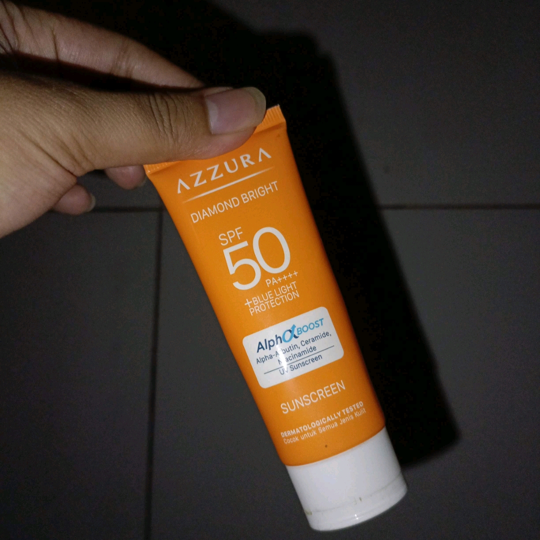 Diamond Bright Sunscreen SPF 50 PA ++++ imgfdn-ba1eb0c7-0f5a-4a54-bb0e-7de2a6850ebf