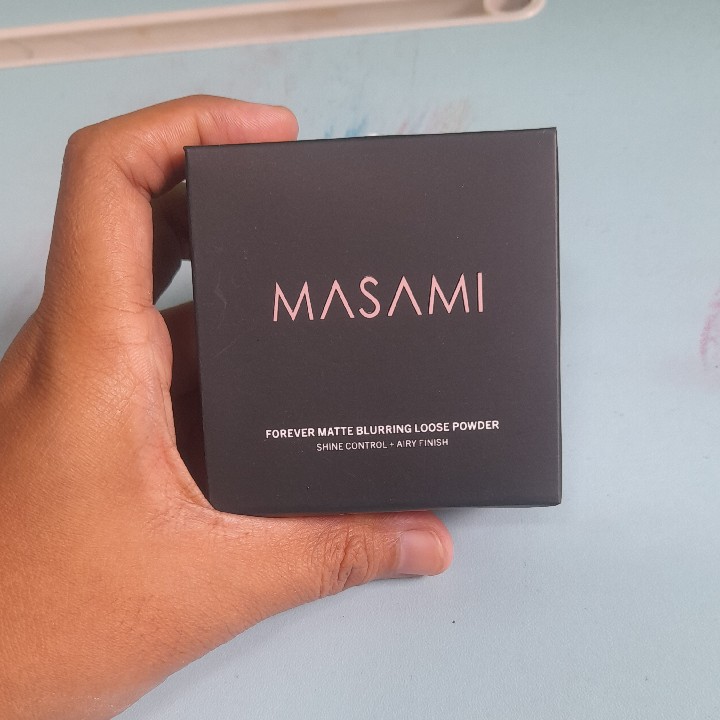Forever Matte Blurring Loose Powder - Medium imgfdn-f7f810aa-bf68-4dd3-a3ad-023e474a4eb0