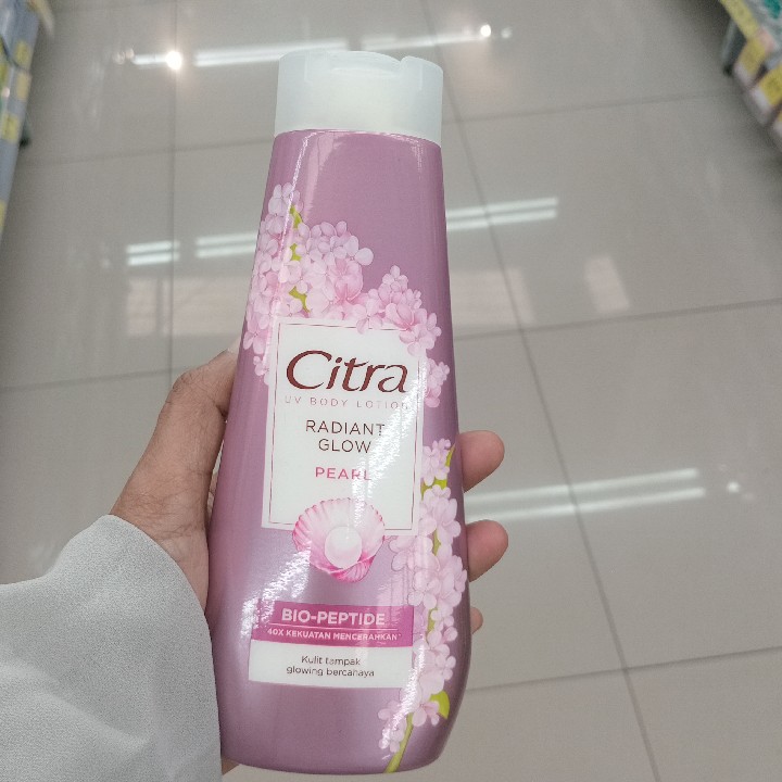 UV Body Lotion Bio-Peptide - Pearl Radiant Glow imgfdn-d3f55535-9e44-48c4-a4a6-3a7bc246c3fa