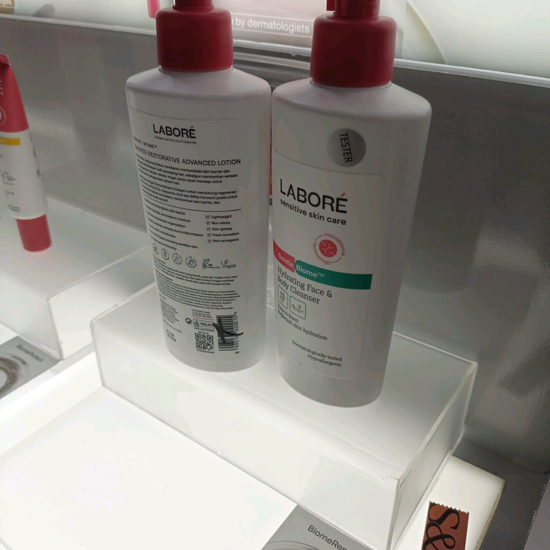 Revolutionaire Barrier Restorative Advanced Lotion imgfdn-73ec0afd-19d8-4a85-82fa-452c99f64d90