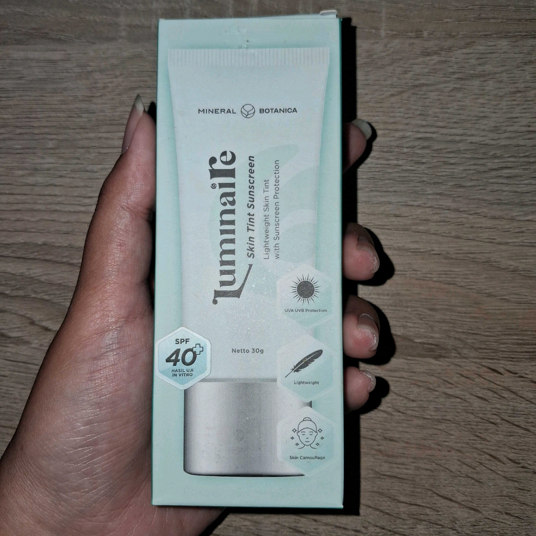Luminaire Skin Tint Sunscreen imgfdn-0dbf928d-7b46-4b2f-b208-7aa213875979