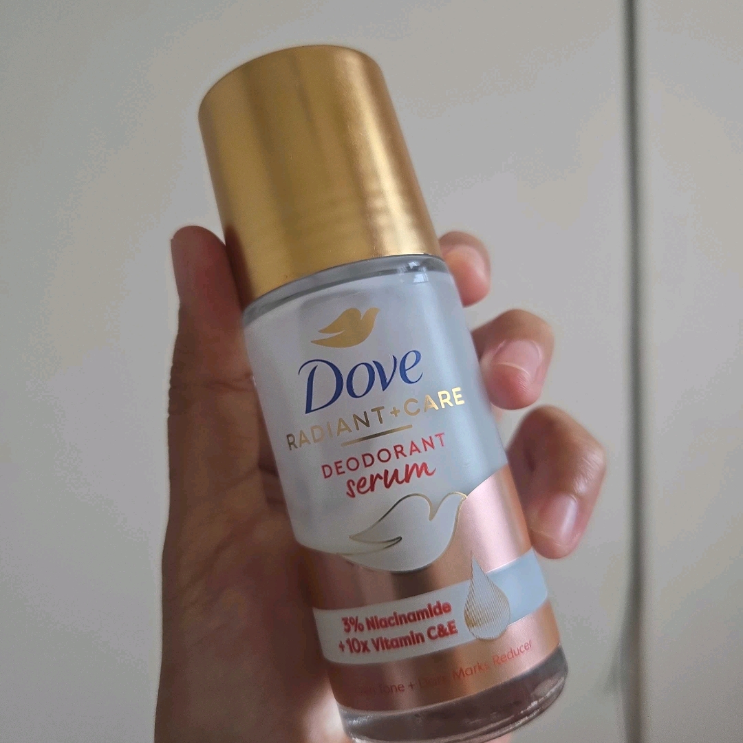 Radiant+Care Deodorant Serum Roll On  - 3% Niacinamide + 10x Vitamin C & E imgfdn-64dcbea2-8b9d-4786-b89e-f623c4c77d24