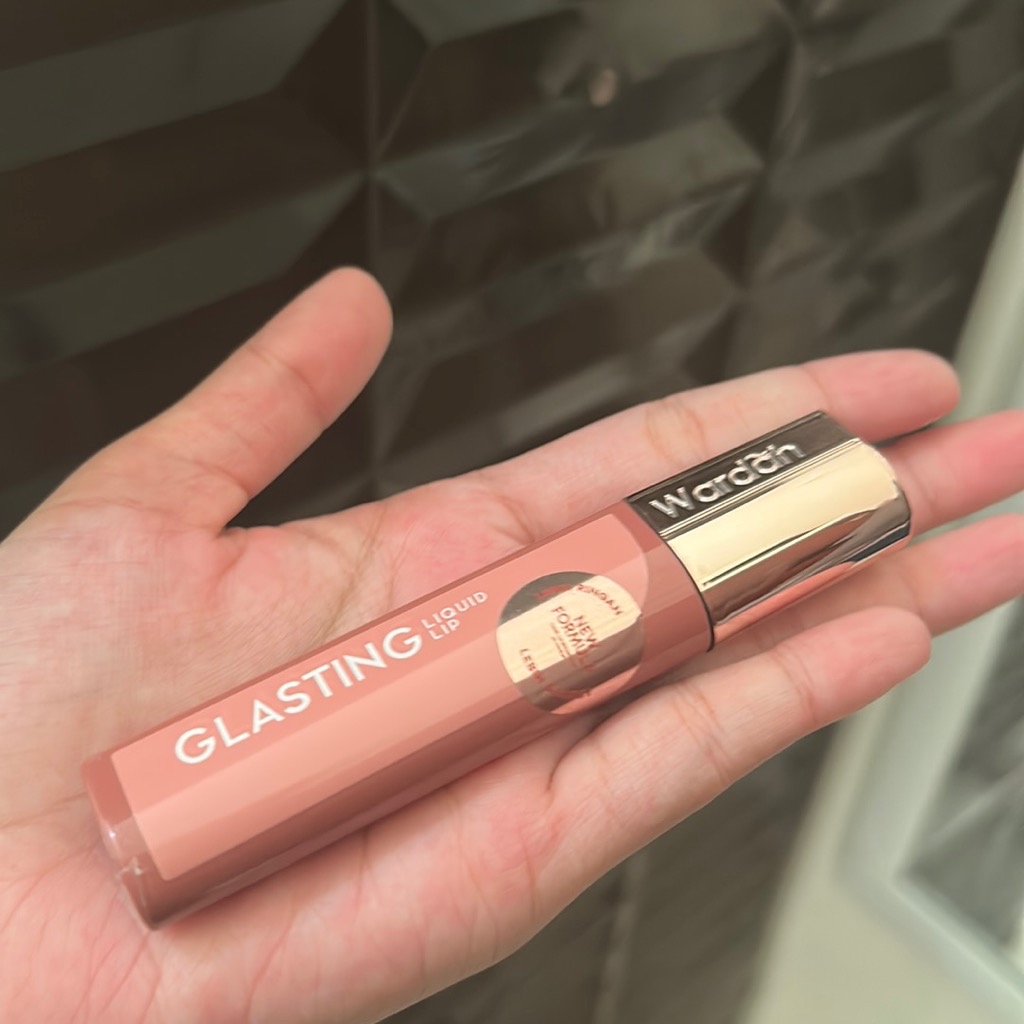 Glasting Liquid Lip - 04 Rosewood Radiance imgfdn-fd8e336e-c33e-42c9-800e-9a1fc4da83a2
