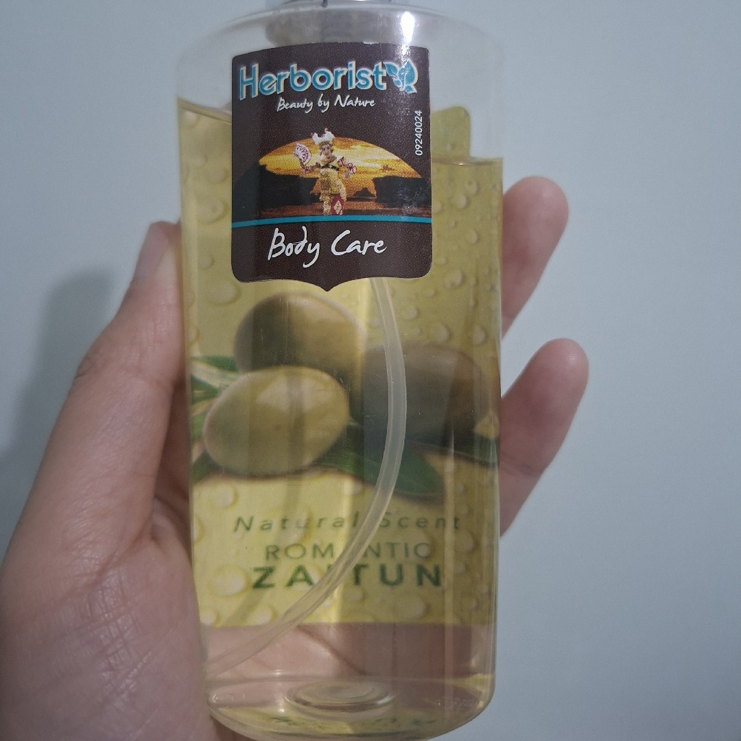 Natural Scent Body Spray - Romantic Zaitun imgfdn-d923dd09-a6ae-42d4-8bb0-8f49d5dd6f70