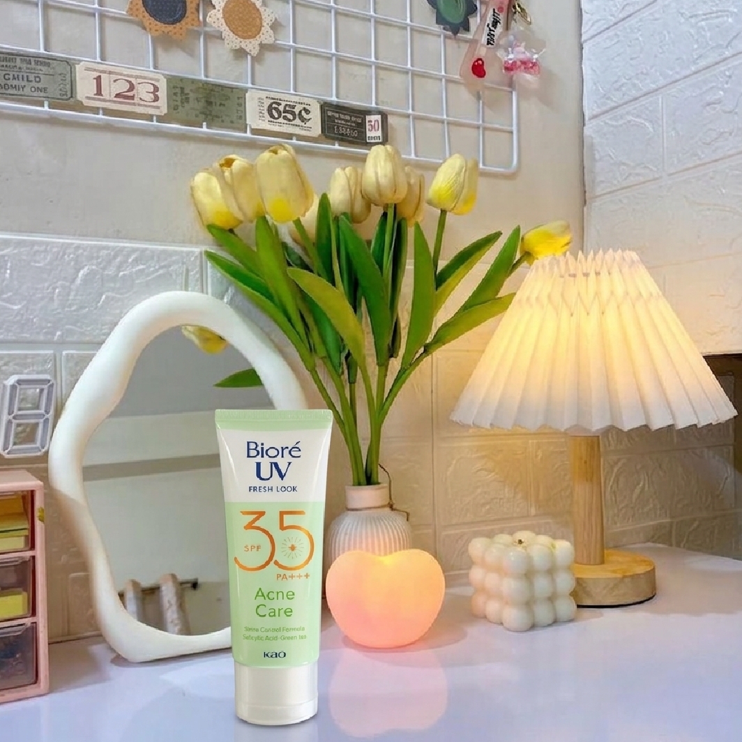 UV Fresh Look Acne Care SPF35  imgfdn-a8f74fac-f620-494a-9900-bc1a9628e3c4