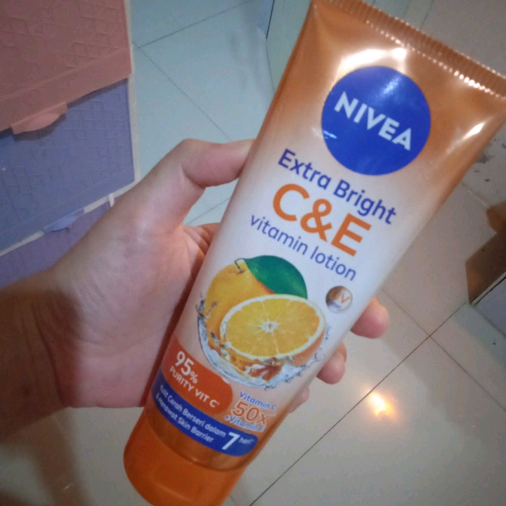 Extra Bright C&E Vitamin Lotion imgfdn-b8582a52-cd4f-478c-972b-c89234d3bf79