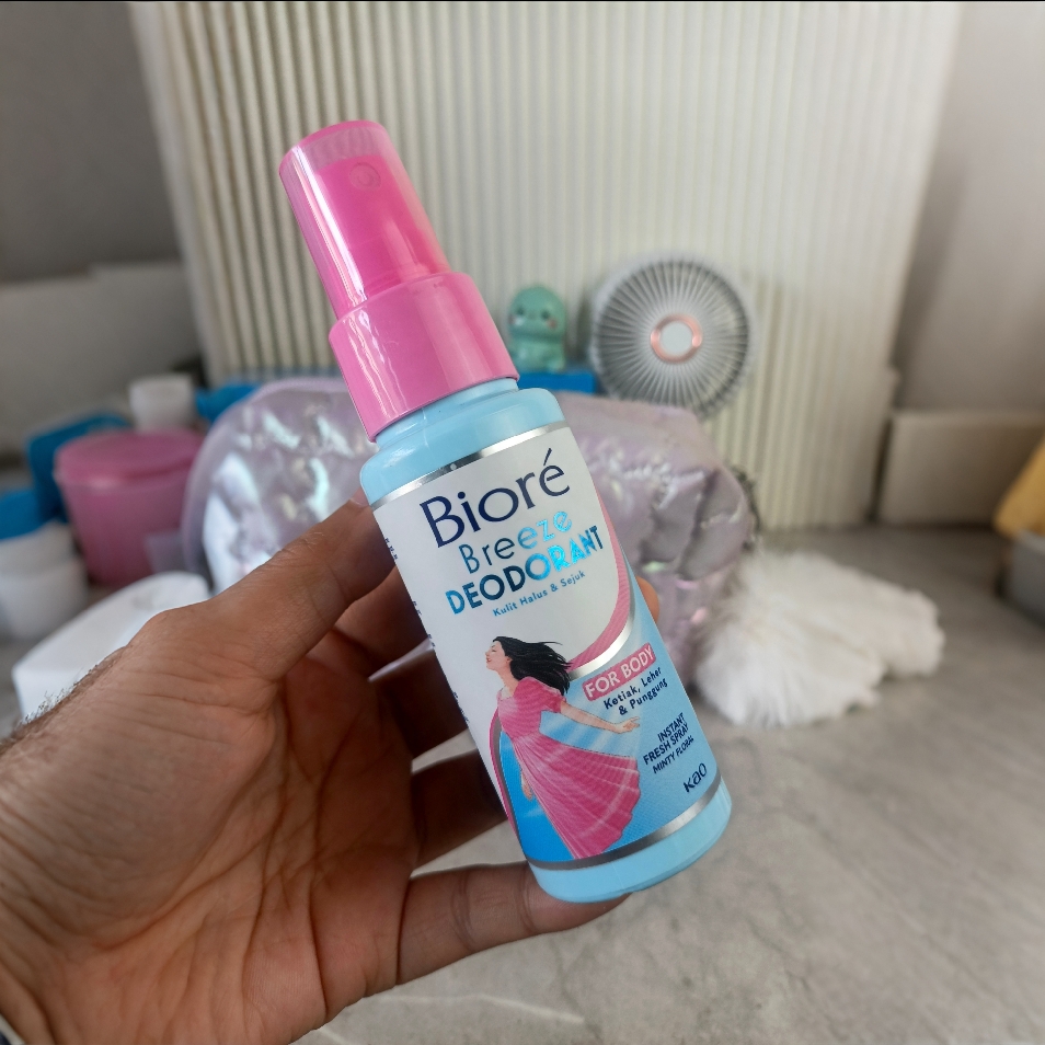 Breeze Deodorant Instant Fresh Spray - Minty Floral imgfdn-b8438862-200c-4739-8f7d-132dc96a59b1