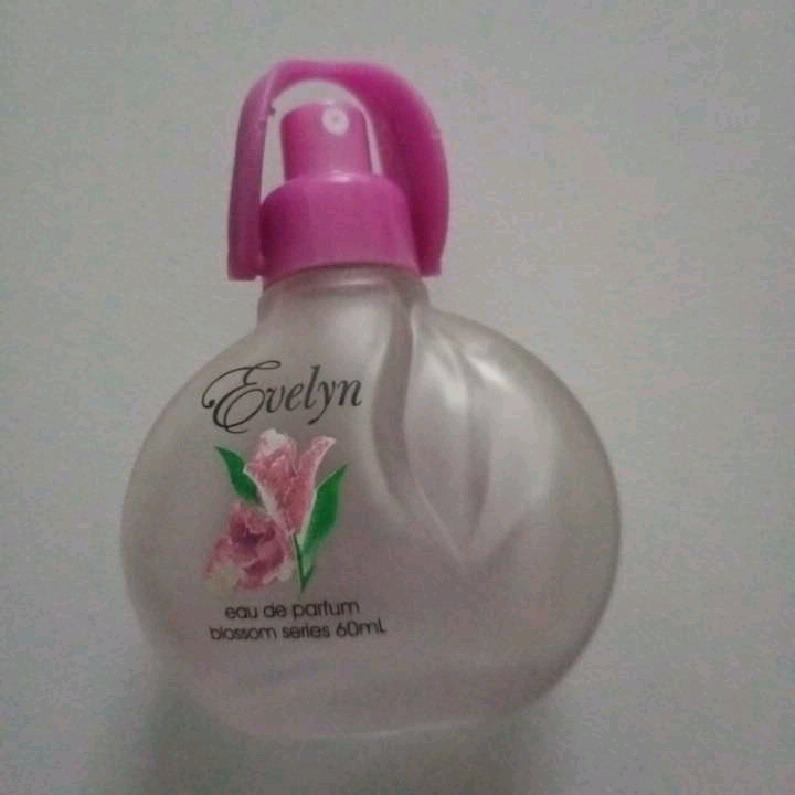 Blossom Parfum - Purple imgfdn-5758b3de-8c3a-4096-b8a5-0fc9671ea883