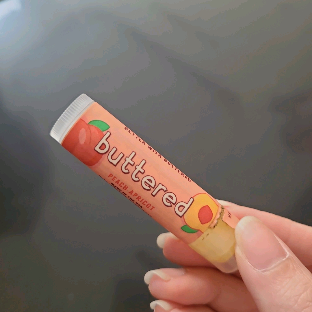 Premium Lip Balm SPF 15 - Peach Apricot imgfdn-e4f76555-0a51-47e7-b422-741a6d8ae4c1
