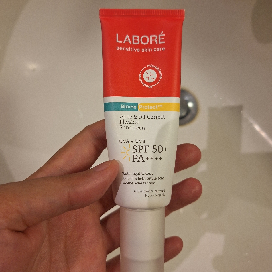BiomeProtect Acne & Oil Correct Physical Sunscreen SPF50+ PA++++ imgfdn-48e81b9f-07d0-499d-89f6-ddb38ea93abd
