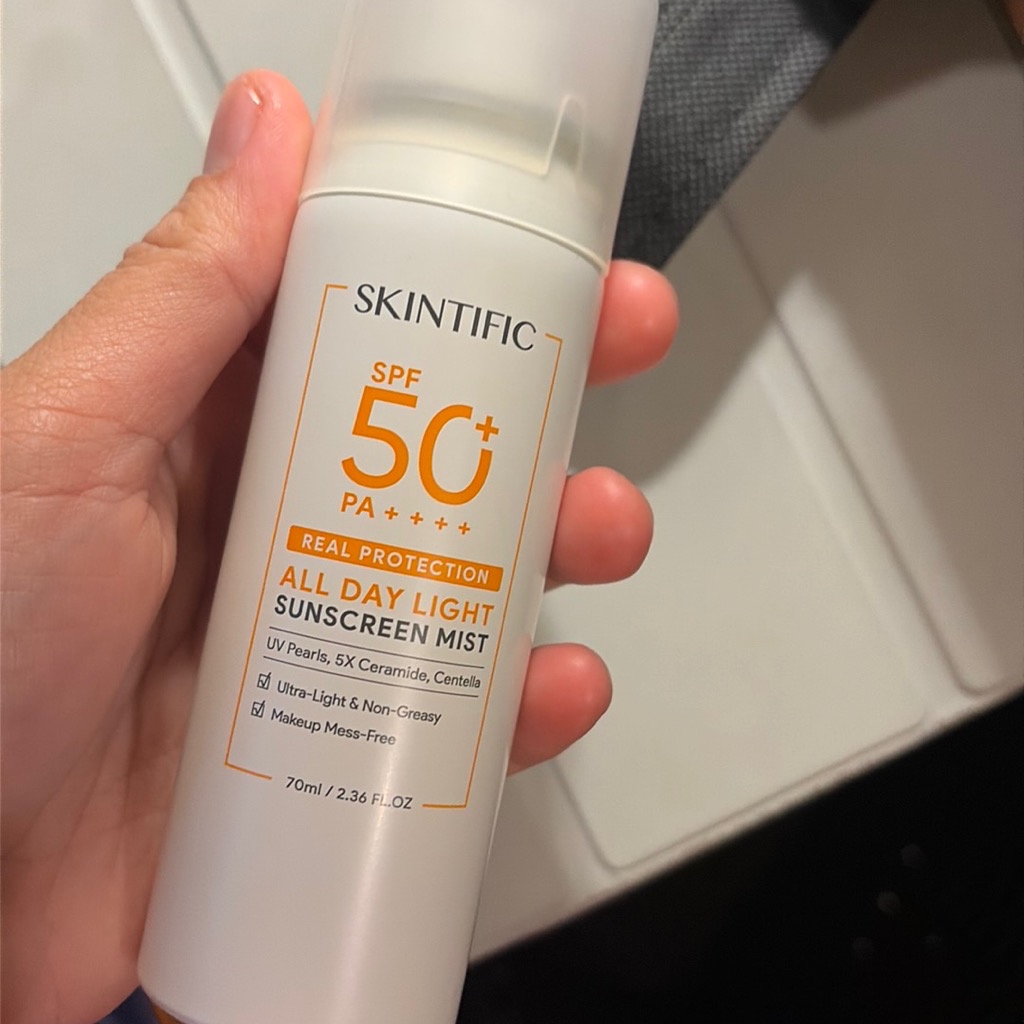 All Day Light Sunscreen Mist imgfdn-6d1e32a2-d0cf-4aae-beea-e9972b9bcbdf