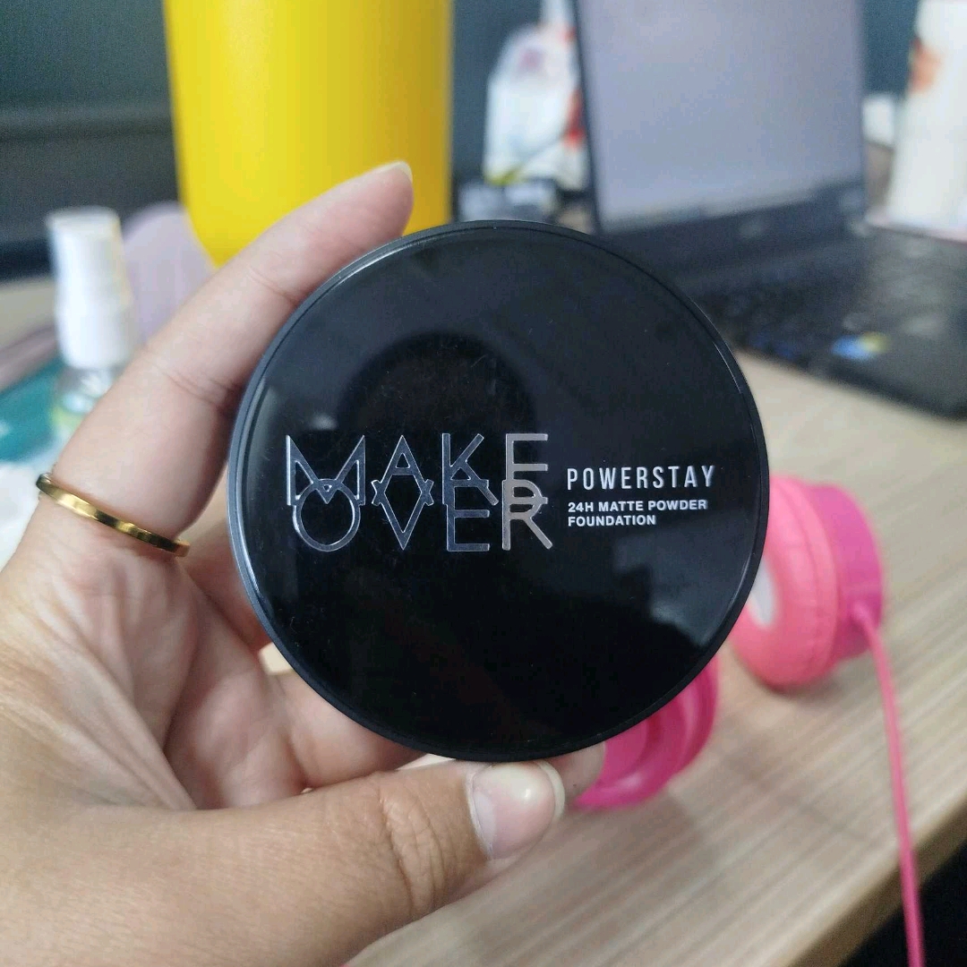 Powerstay 24H Matte Powder Foundation - W20 Ivory imgfdn-66b975f0-821a-44d1-bbb5-44b552fae68e