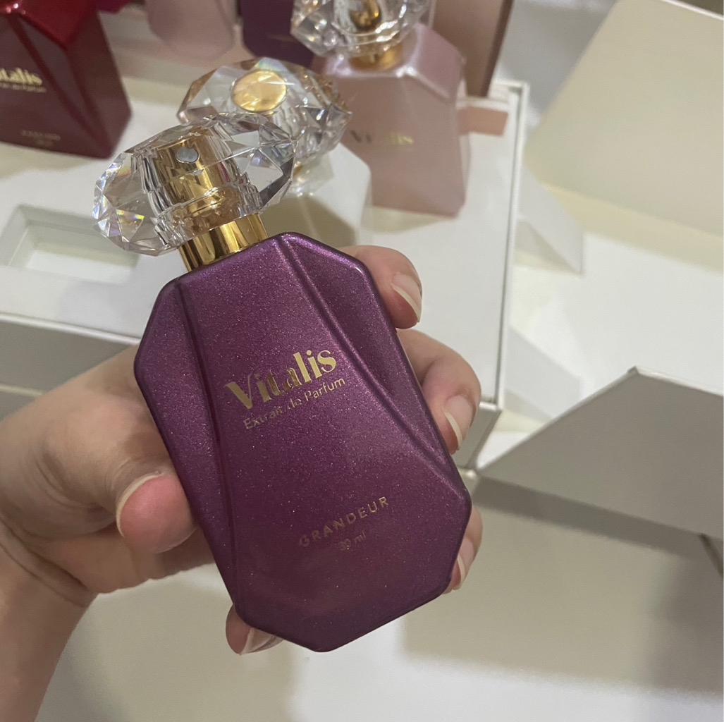 Extrait De Parfum - Grandeur imgfdn-e85eda69-8a33-4854-a9b3-690bab78aa4f