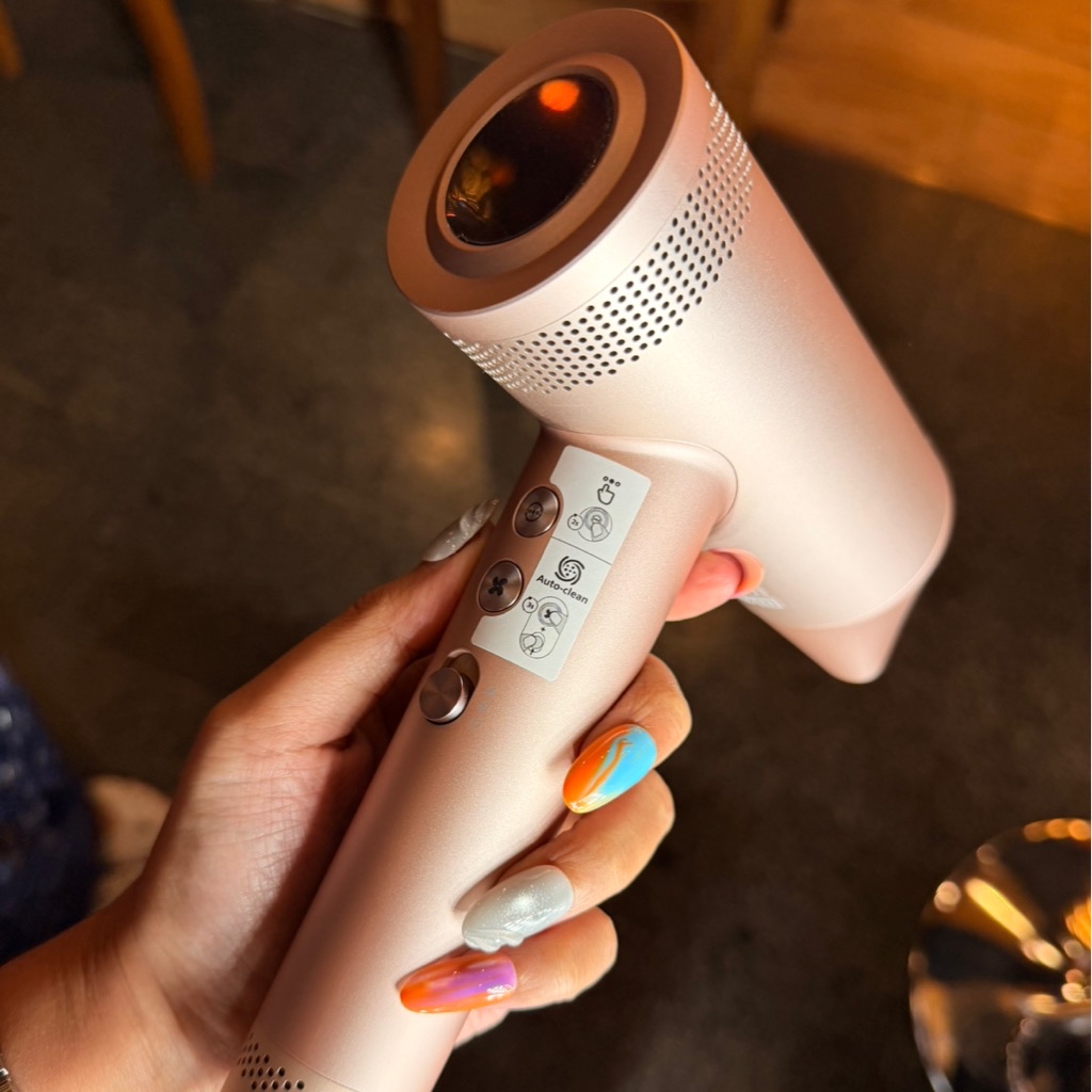 Hair Dryer 8000 Series BHD837/00 imgfdn-e7da4eb0-1018-4db4-95df-5bd49bd7a816