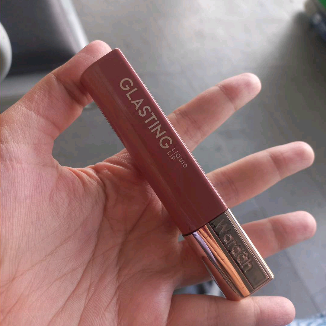 Glasting Liquid Lip - 04 Rosewood Radiance imgfdn-a1ff5000-1e30-449c-9d8e-82afca0edde2