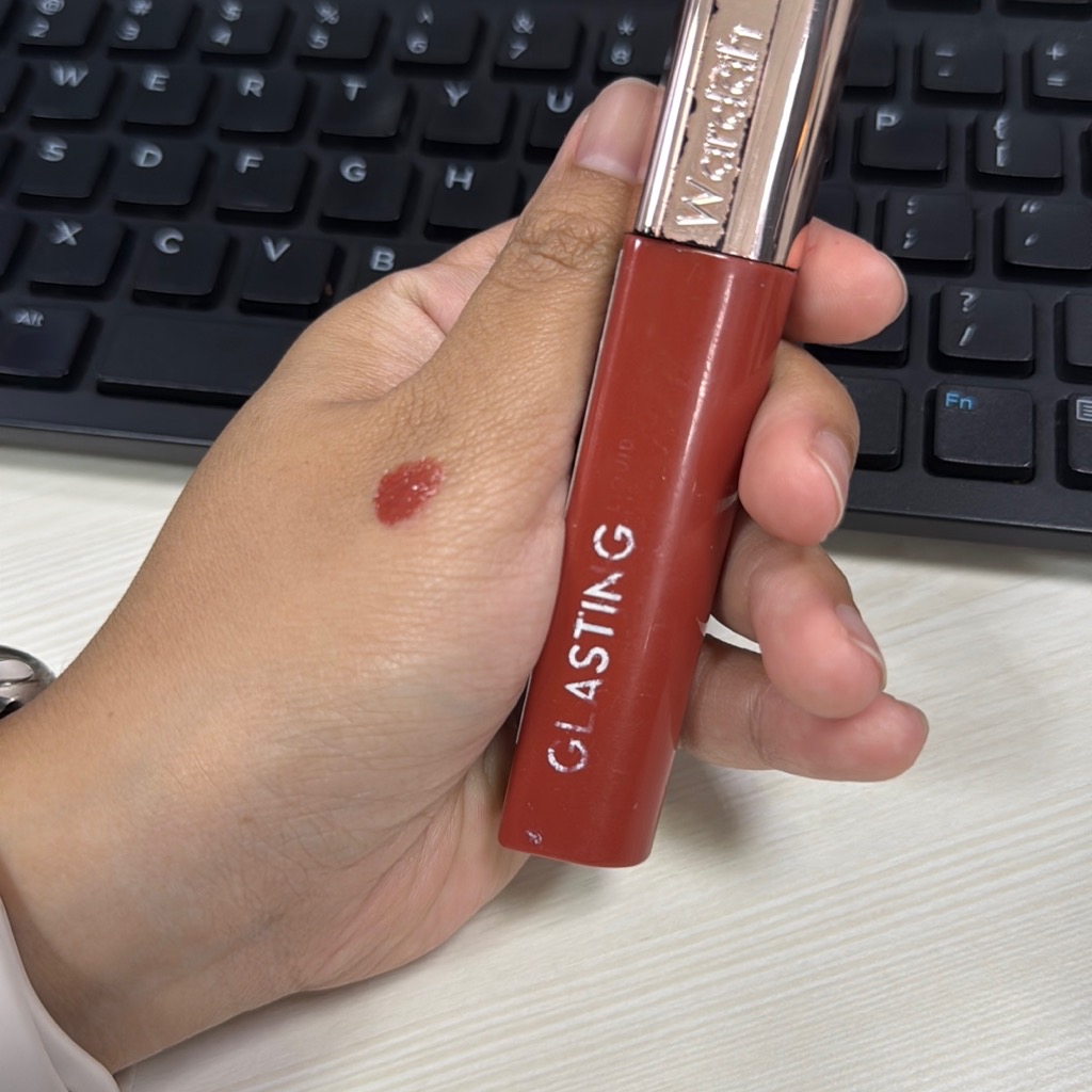 Glasting Liquid Lip - 03 Dazzle Maple imgfdn-fa50a8ef-01cc-4794-b671-2e6bd3423a69