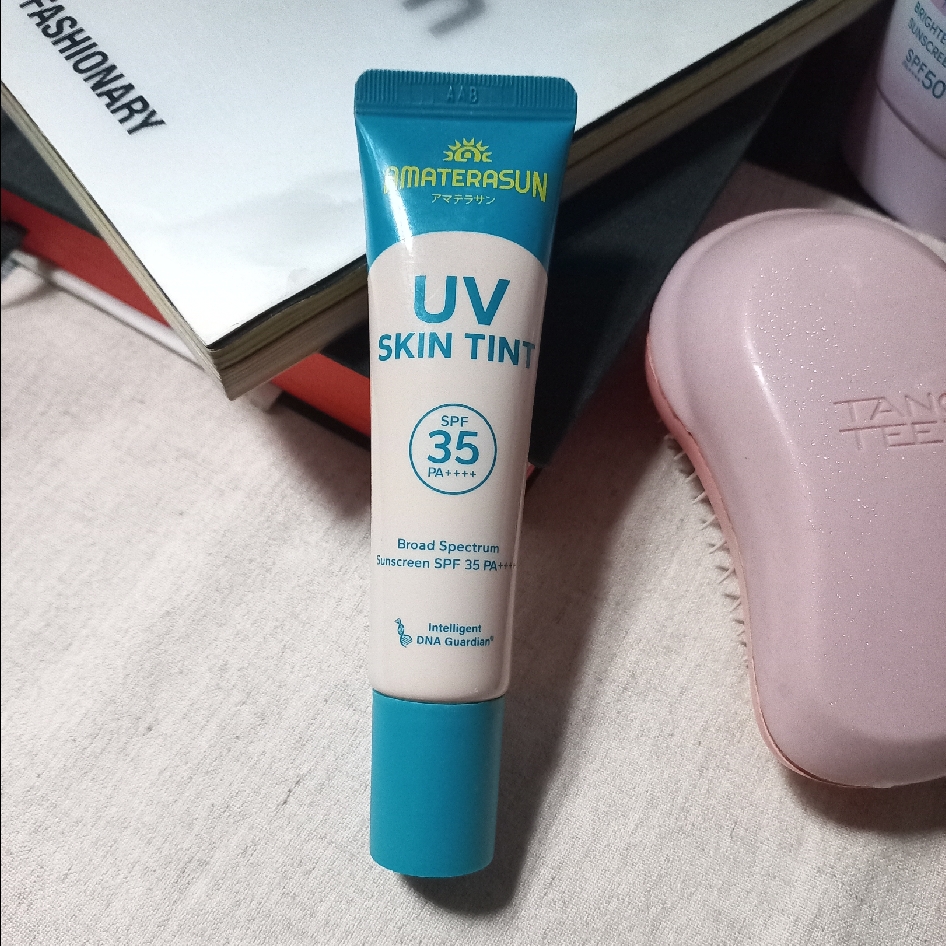 UV Skin Tint SPF 35 PA++++ - Medium imgfdn-44a9f286-9bd3-4168-8730-e74f3d7c5fc0