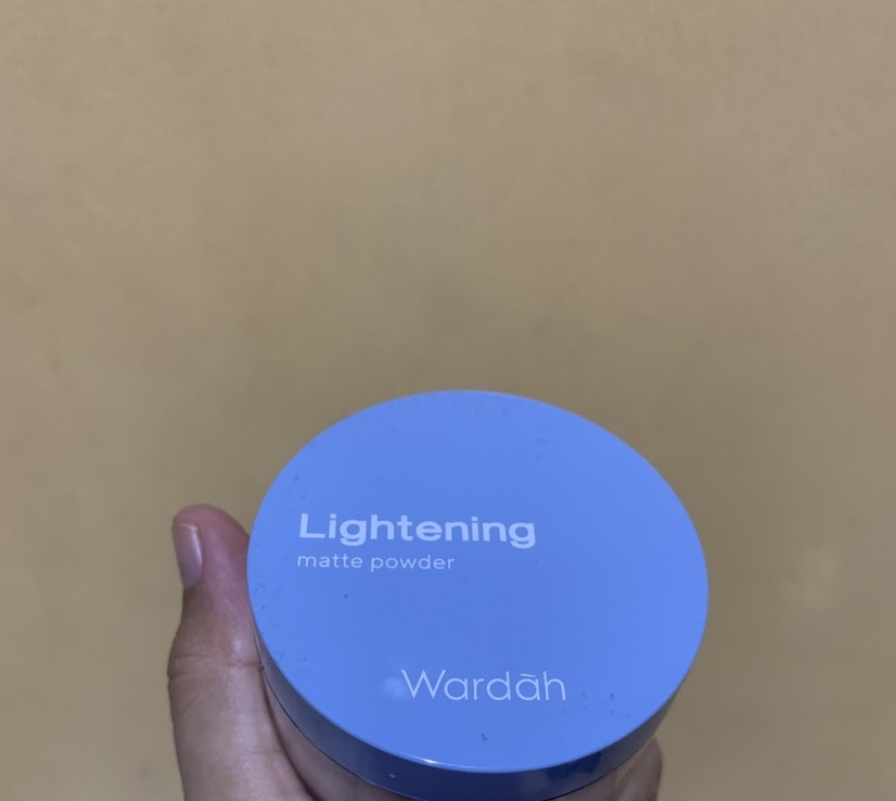 Lightening Matte Powder - 01 Neutral Fair (12N) - Reformulation in October 2023 imgfdn-065db23f-3390-49c4-bd73-f043fdf8be5e