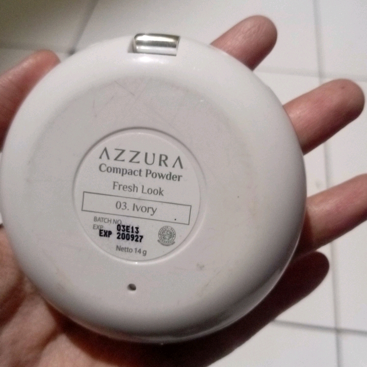 Compact Powder - Ivory imgfdn-1c950c7e-f387-4ae9-b056-69f01621cf41