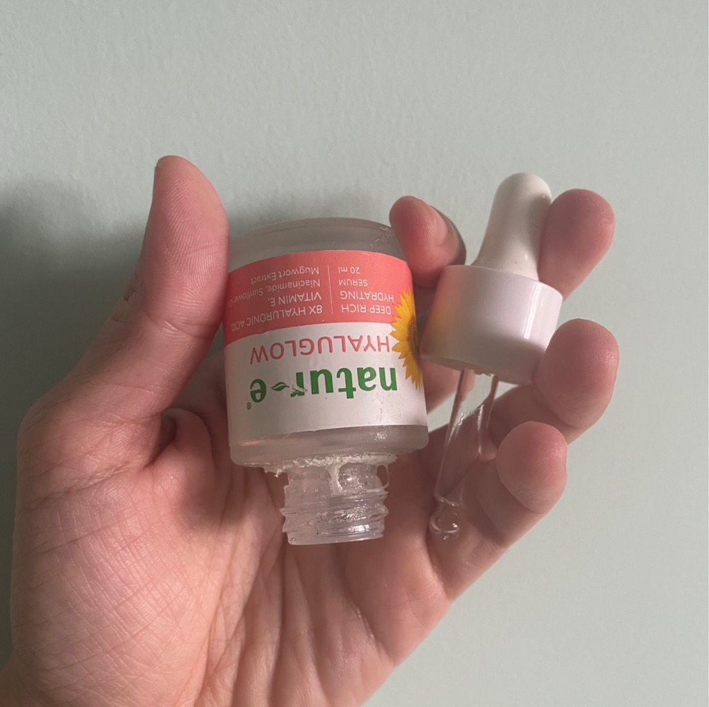 Hyaluglow Deep Rich Hydrating Serum imgfdn-1dd2edd5-2567-46fa-916a-95331858c892