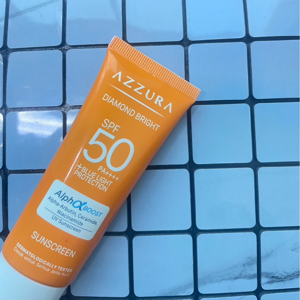 Diamond Bright Sunscreen SPF 50 PA ++++ imgfdn-9e161128-0f8f-48f1-93d9-b18f0f68de1c