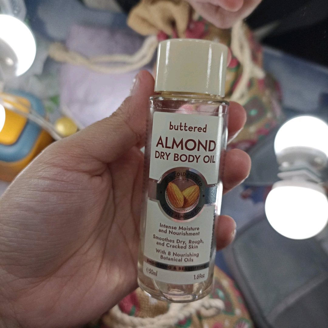 Almond Dry Body Oil imgfdn-cbebdaf7-c0f4-48a4-a323-bf77e8c910da