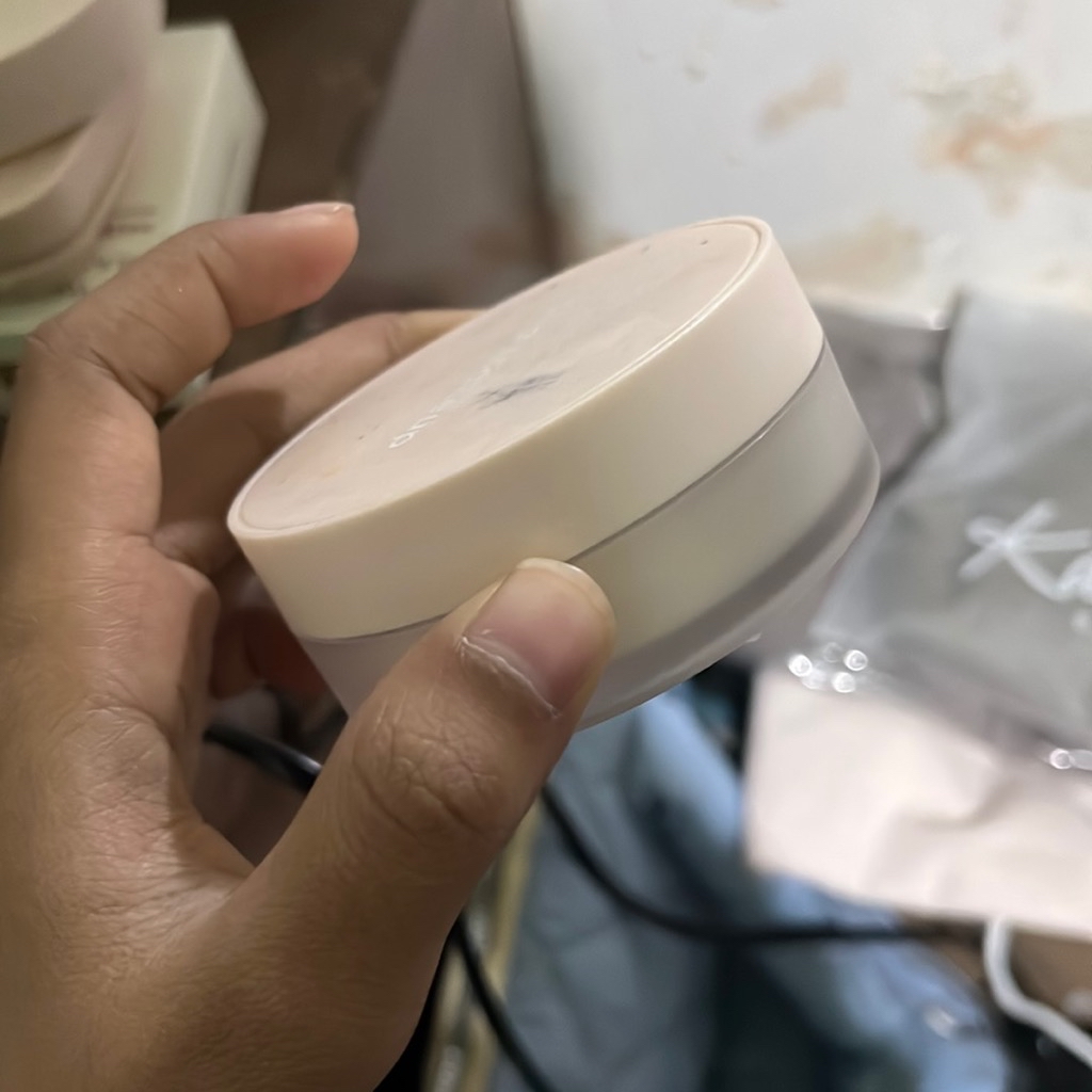 Acne Blur and Set Loose Powder - Snowball imgfdn-18a5c3dc-243d-437f-963a-bfa1c1594029