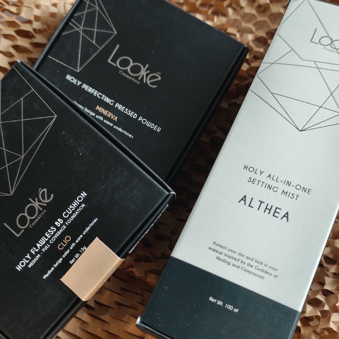 Holy Perfecting Pressed Powder - Minerva imgfdn-88555c45-6f39-46f4-9e45-12f2bdf4351e