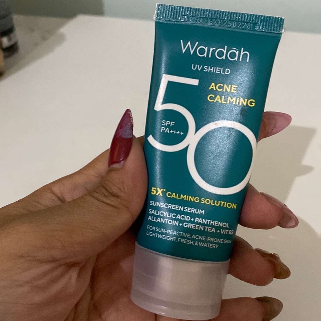 UV Shield Acne Calming Sunscreen Serum SPF 50 PA++++ imgfdn-36f785a8-5c7d-4bc9-99e1-3c00d347c7b8