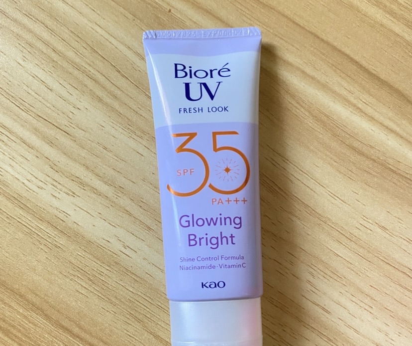 UV Fresh Look Glowing Bright SPF35 imgfdn-76a2b399-861f-4f0a-96fc-88b767e6df10