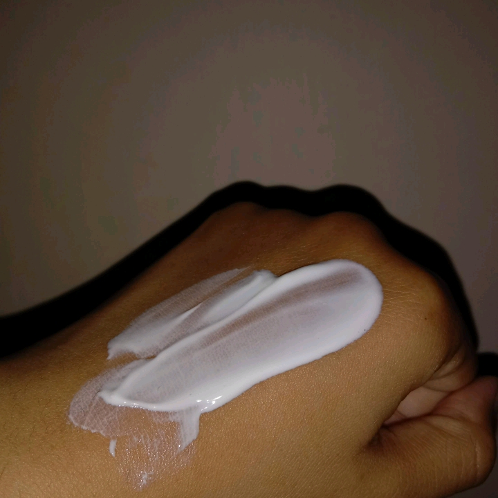 UV Body Lotion Bio-Peptide - Bengkoang Perfect Bright imgfdn-564e5908-59a8-4c74-9bcd-b098e6915f7e