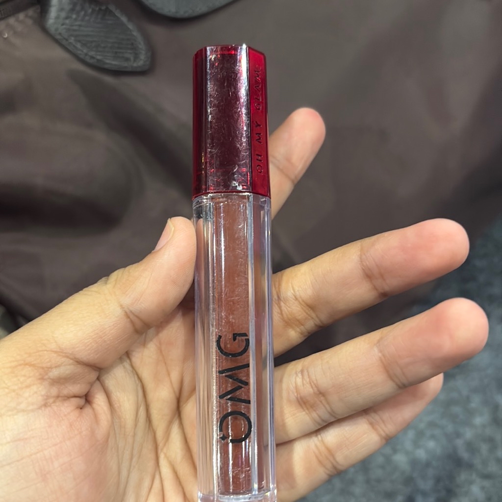 Oh My Glam Mattelast Lip Cream - 26 Extra  imgfdn-7a95a334-ba84-453f-93d9-44638098f8d4