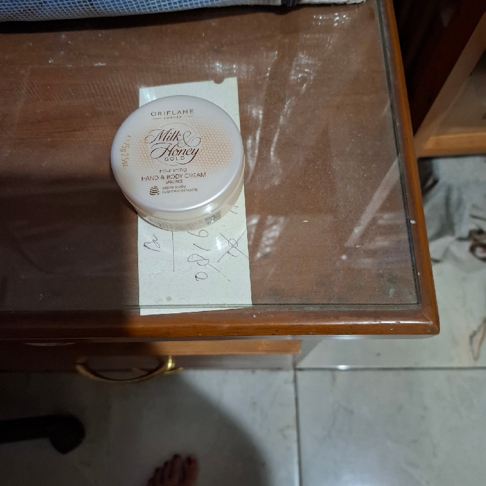 Milk and Honey Nourishing Hand and Body Cream imgfdn-457445a4-d52e-4a5d-8a9f-26c29967c577