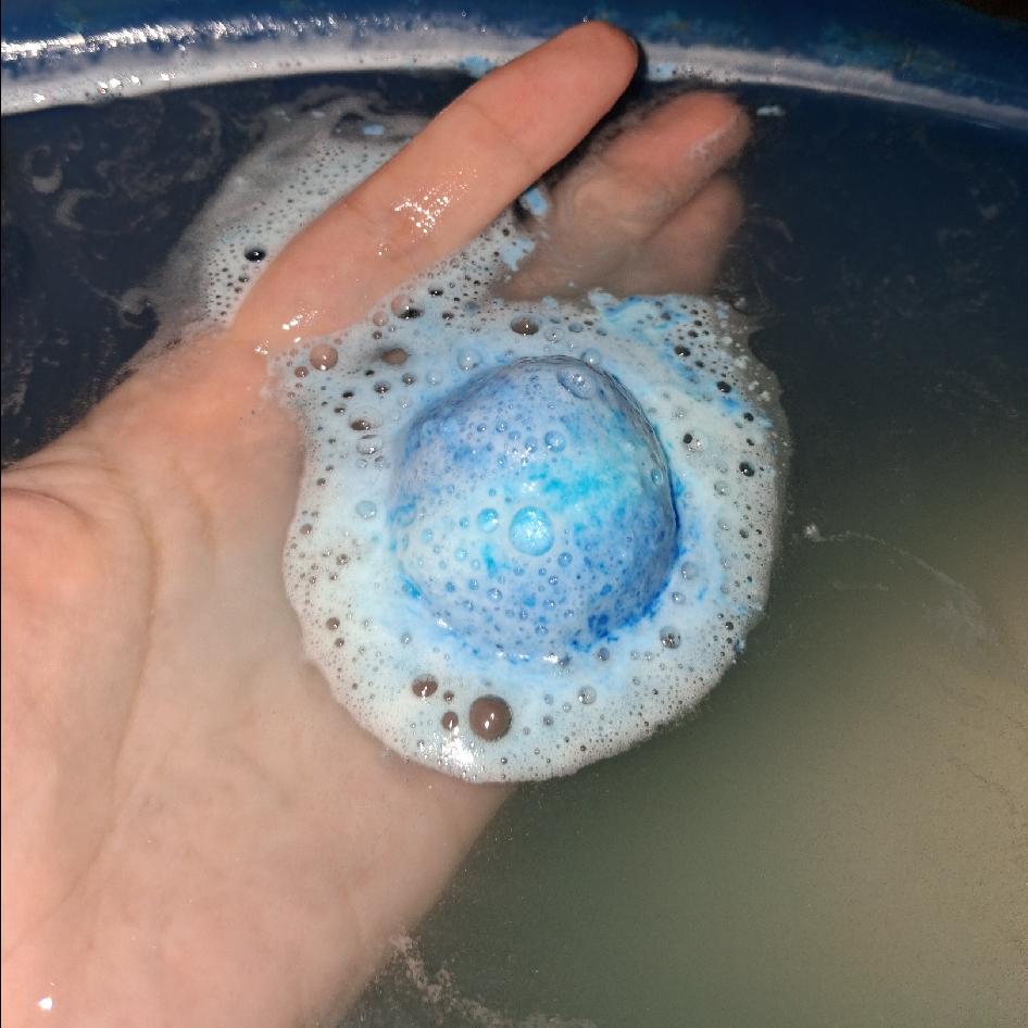Bath Bomb - Uranus imgfdn-eceb69b8-c693-44aa-9abe-cfb731e6d99a
