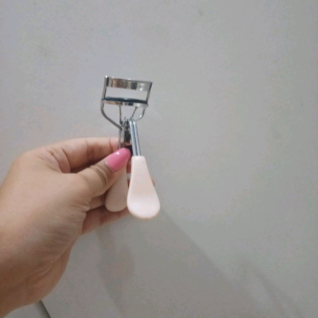 Lash Teeth Eyelash Curler imgfdn-83734222-2de0-433e-b42f-33000ca778fa