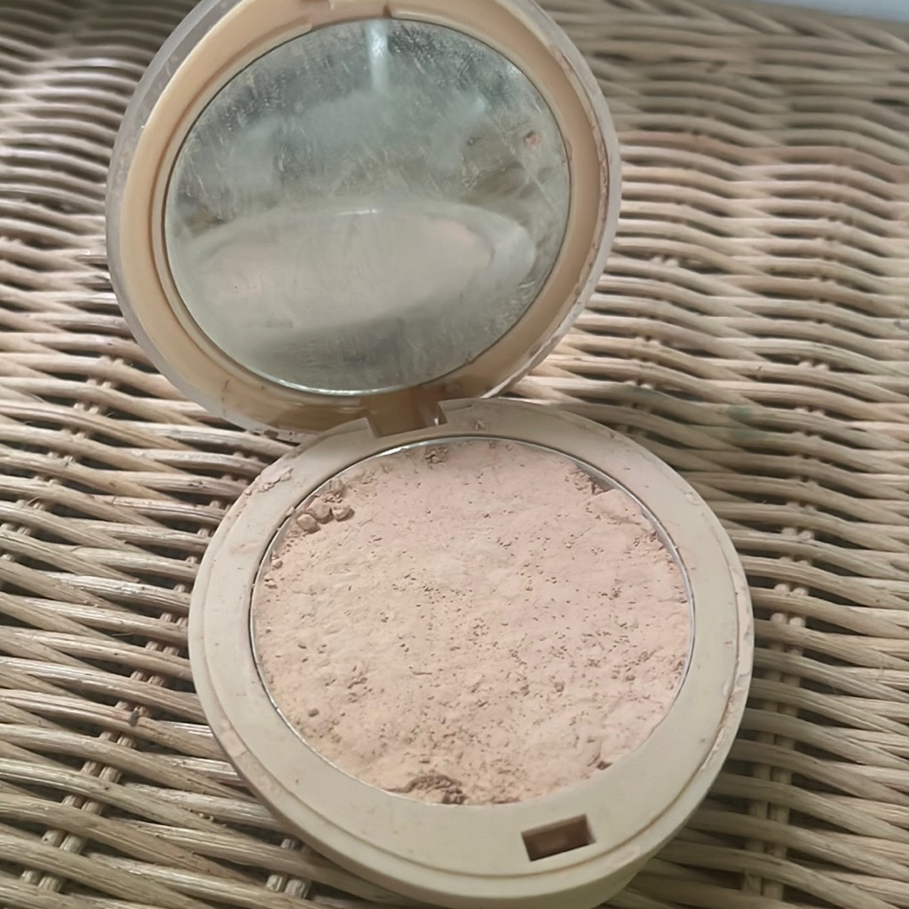 Airy Poreless Powder Foundation - N00 Nude Porcelain imgfdn-69ed6c3b-00c1-44c4-8a7c-25e14899a8da