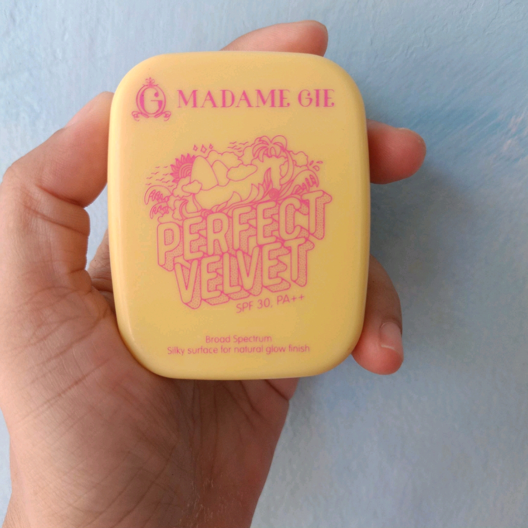 Perfect Velvet SPF 30 Two Way Cake - 03 Olive imgfdn-d3148062-626d-4879-8848-dcf09bed373e