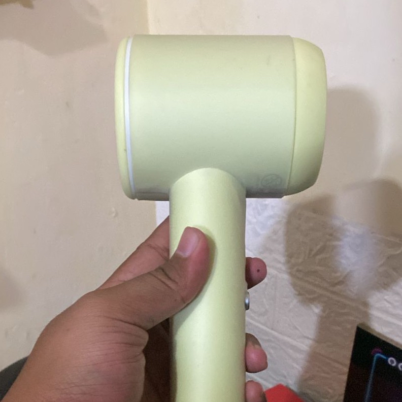 Luna Hair Dryer imgfdn-58549f2c-27f3-40e8-ba19-505e2fb4929f
