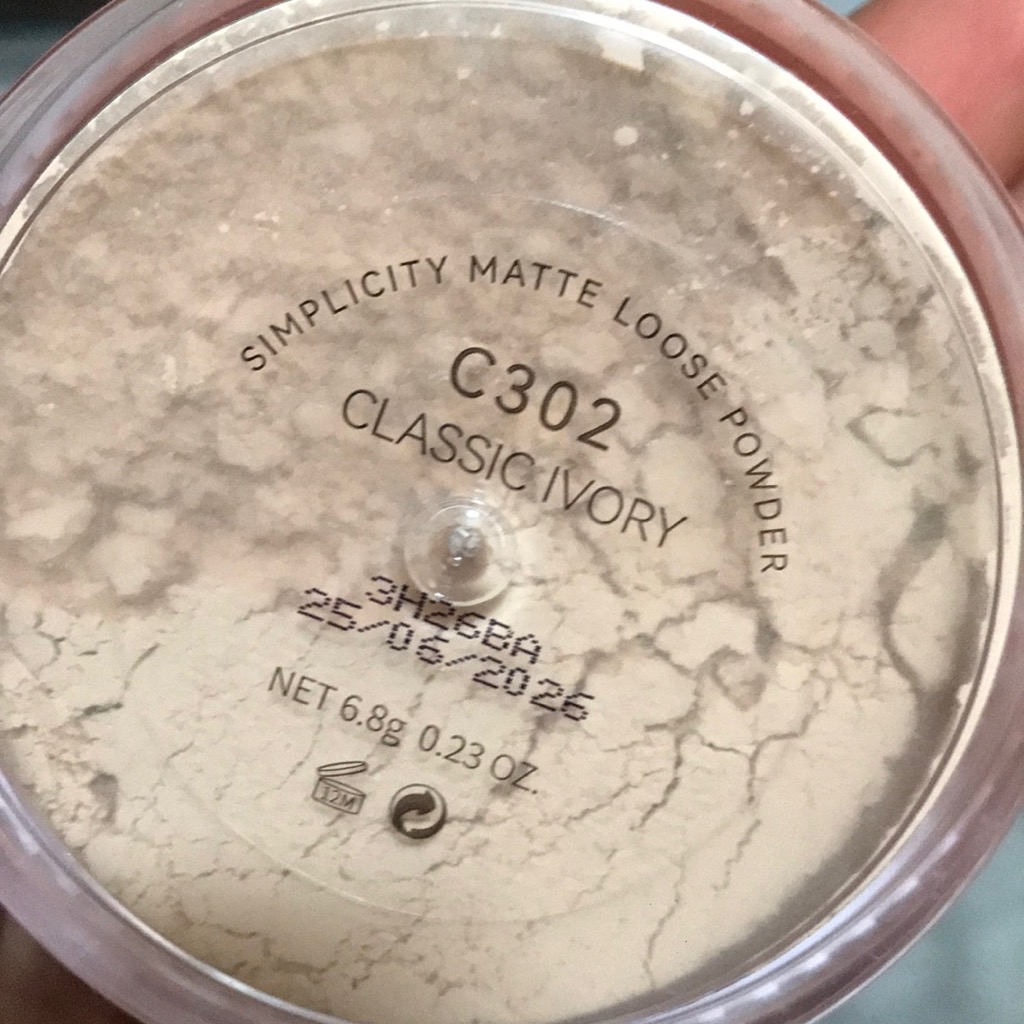 Simplicity Perfect Matte Loose Powder - Classic Ivory imgfdn-ef2e2e55-e480-40eb-8d60-44b5b4fb1515