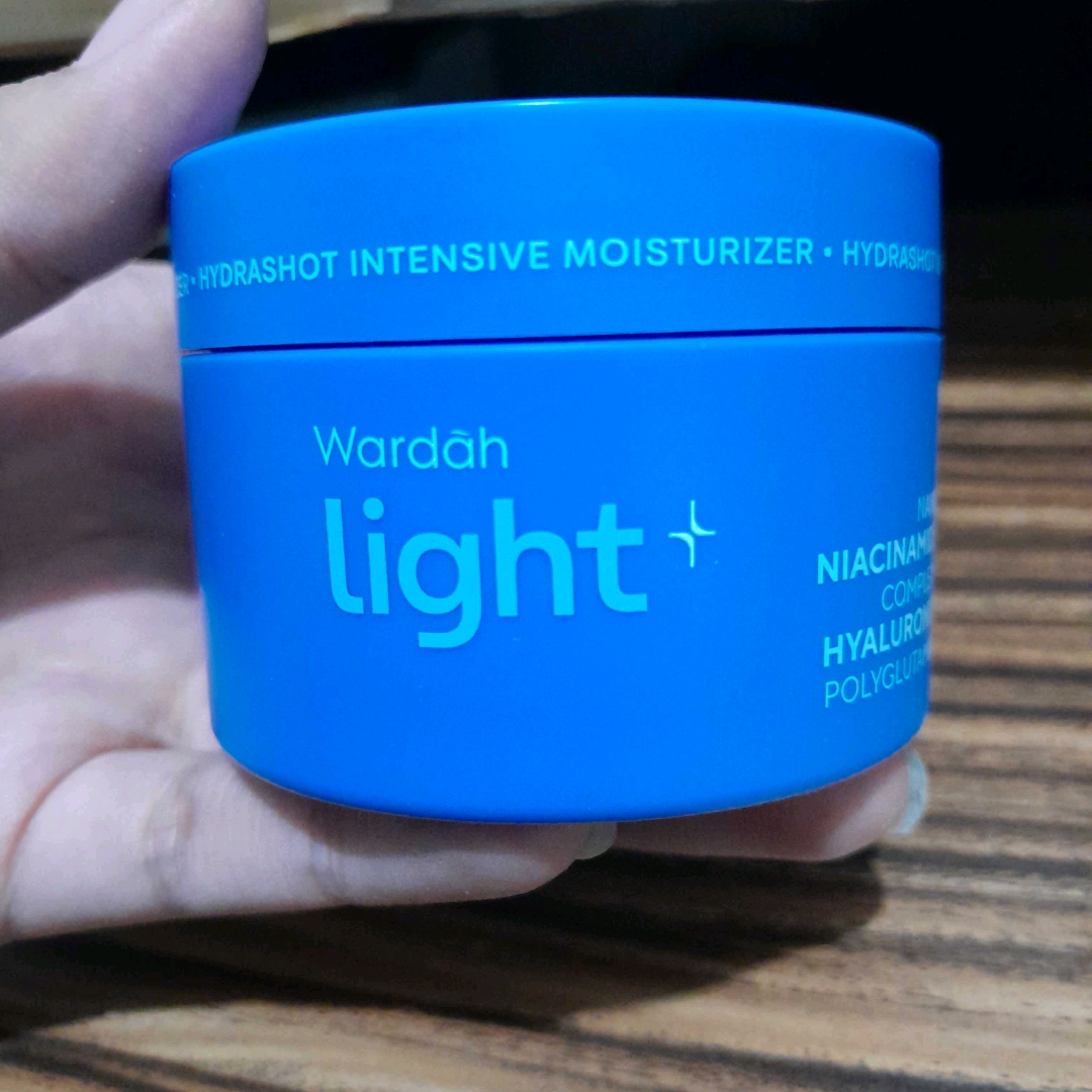 Hydrashot Intensive Moisturizer imgfdn-feb8aa33-9986-4fb3-a3e8-329678088aee