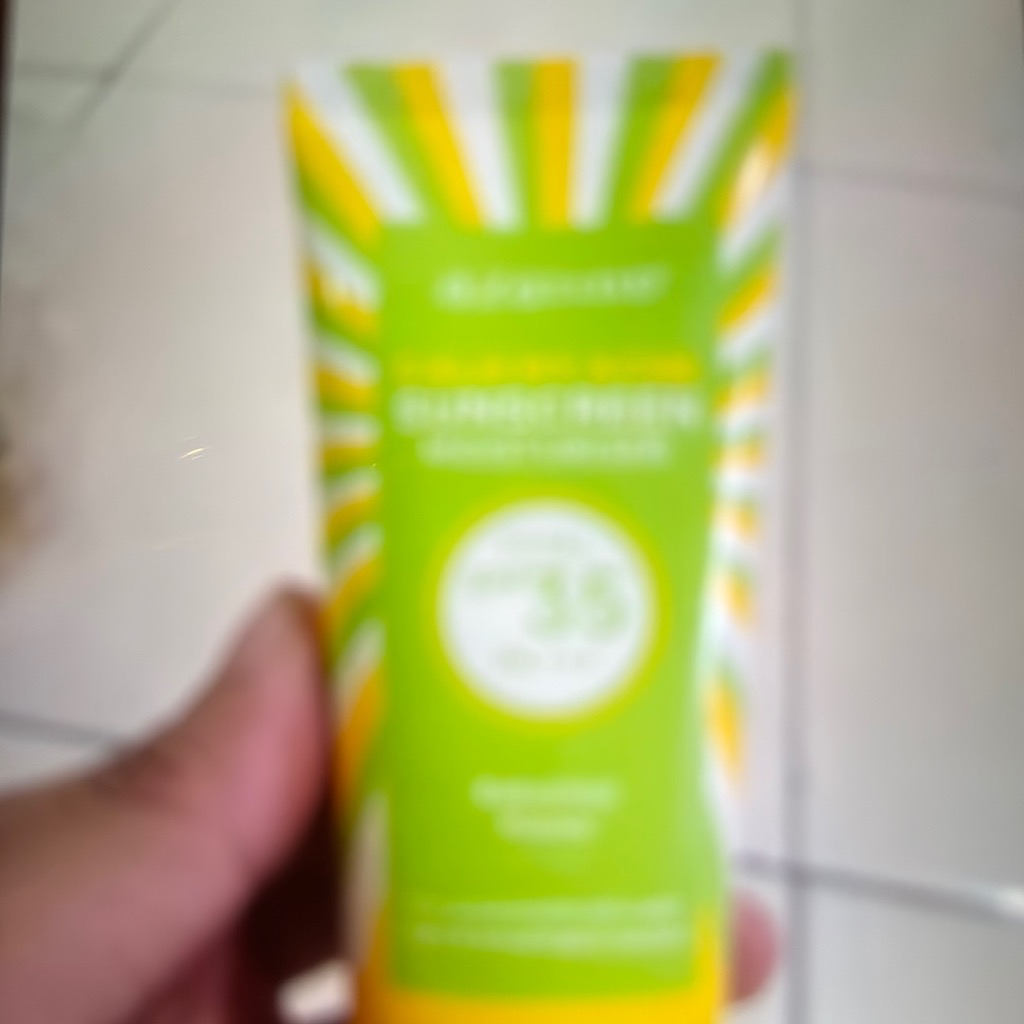 Calm My Acne Sunscreen Moisturizer imgfdn-587609f0-643e-466b-bf6f-a2c82327ebe3