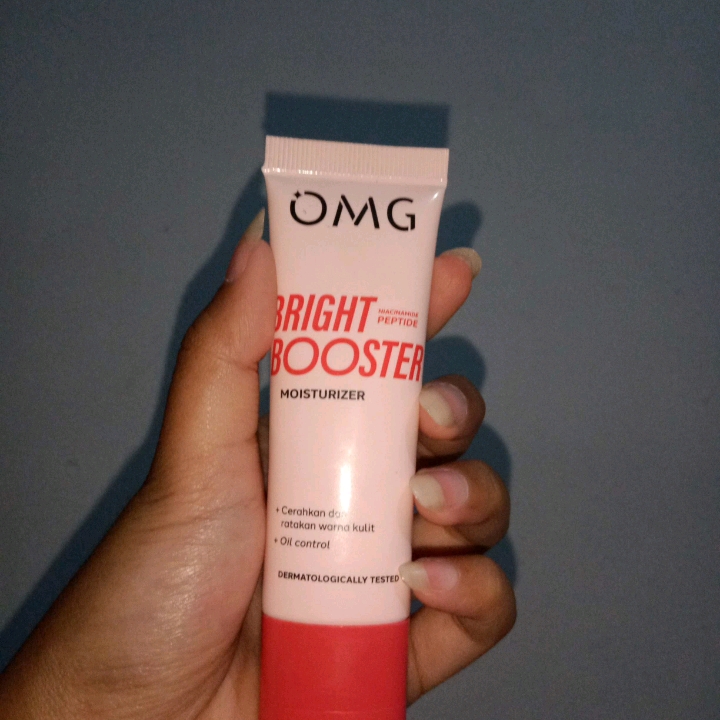 Bright Booster UV Barrier Sunscreen SPF 50 PA++++ imgfdn-533f7c4a-ef9e-48c5-a966-f272d9d5359a