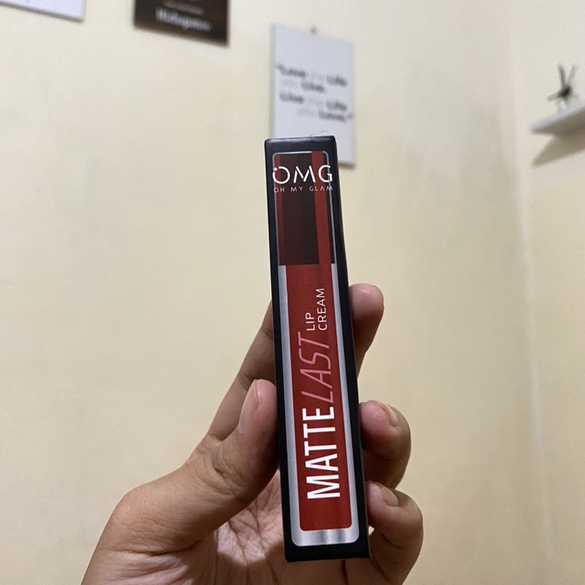 Oh My Glam Mattelast Lip Cream - 24 Berry imgfdn-e7ad3a3f-7818-4668-b1df-a02216c452db