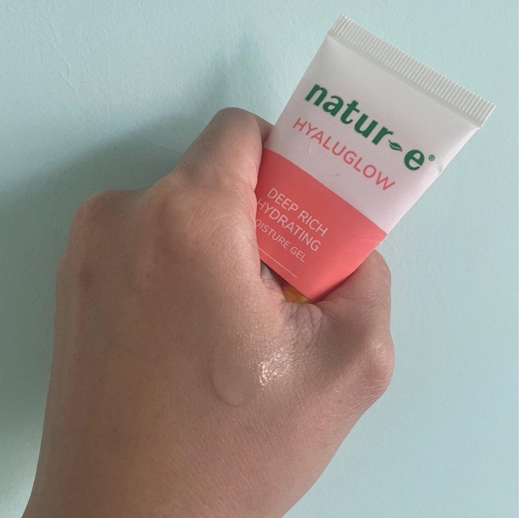 Hyaluglow Deep Rich Hydrating Moisture Gel imgfdn-41c2752c-1a20-48b8-9ad9-7c5d9c33dc68