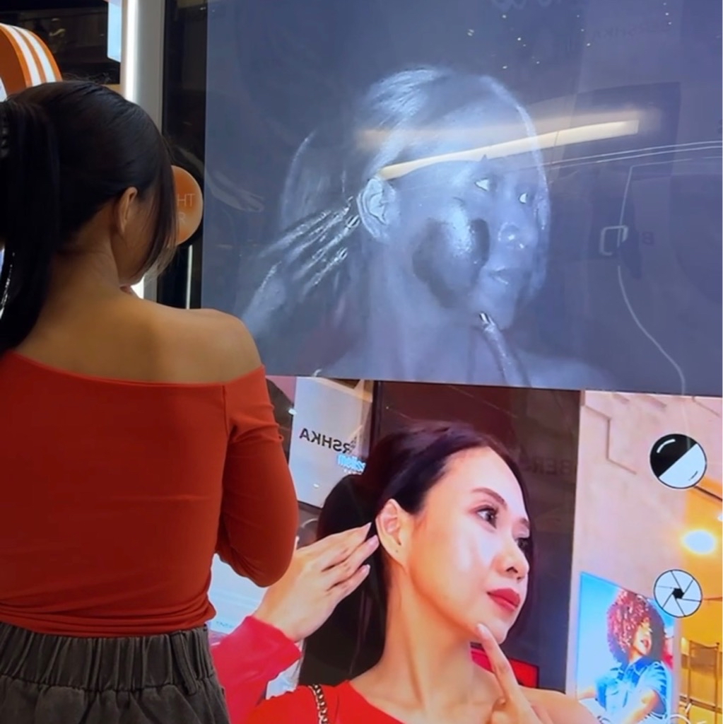 Anthelios UVAIR Ultra Light Sunscreen imgfdn-78e59fcb-8b31-4263-98c2-f07903e8fcaf