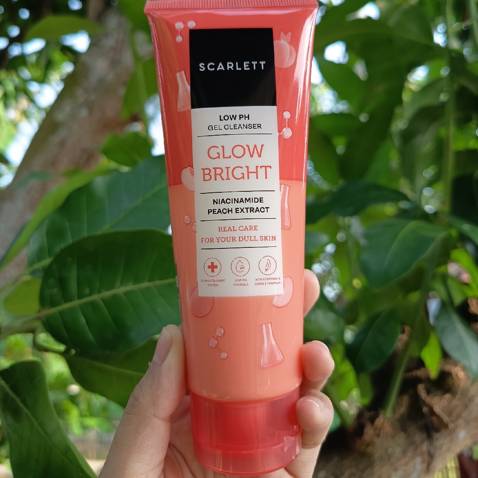 Low pH Glow Bright Gel Cleanser imgfdn-91b9eb0f-cee5-4ec8-82e4-a86b51b3fdcf
