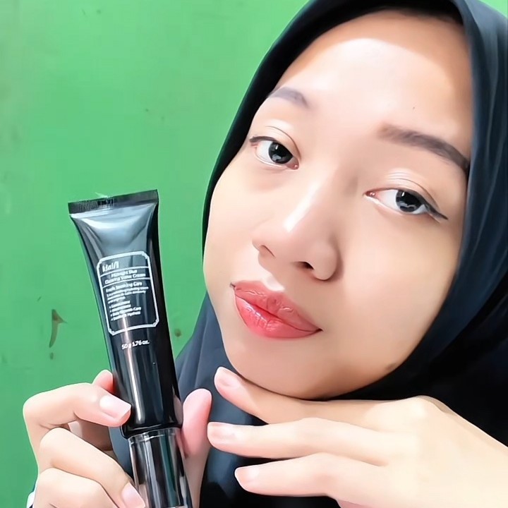 Midnight Blue Clearing Water Cream imgfdn-97f4d381-cd0e-47a3-b714-8052860ed440