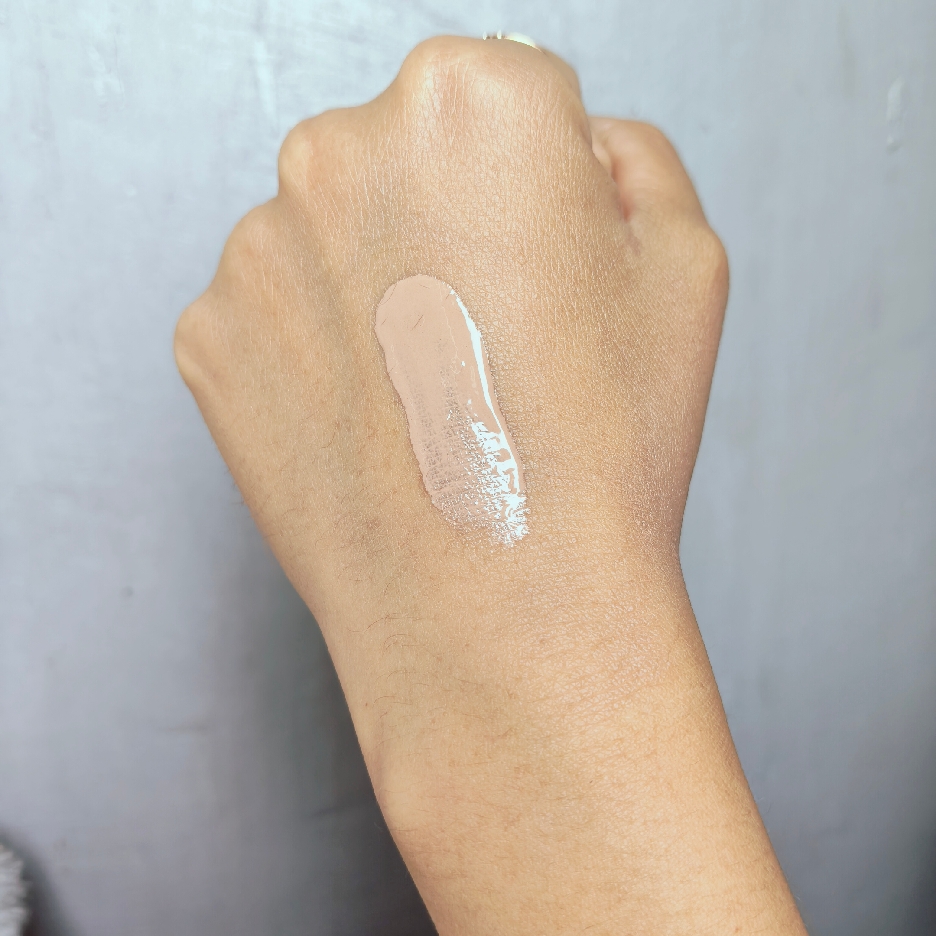 UV Fresh Look Tinted C SPF50 - Sand imgfdn-abcfda4c-8921-473d-964a-6a2f574d0611
